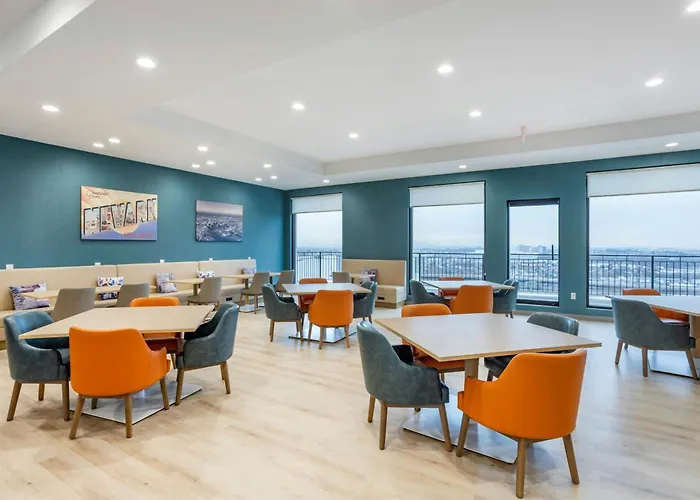 Comfort Inn & Suites Newark Liberty International Airport